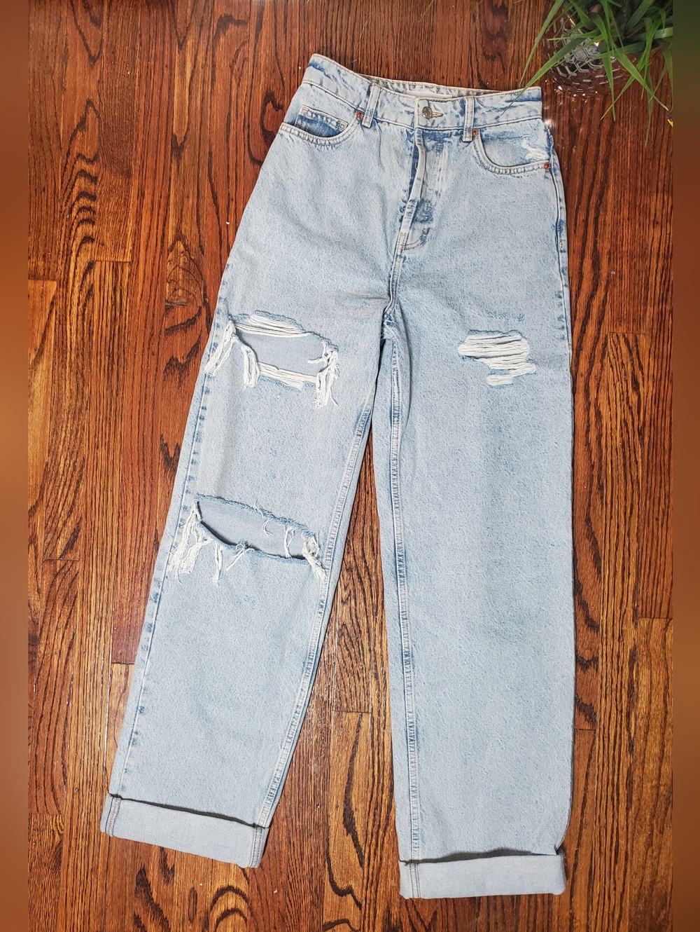 Topshop Light Wash Distressed Boyfriend Jeans Size 4 W26 L32 - Picture 3 of 11